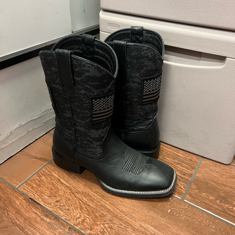 Used only once like new size 10.5D black leather